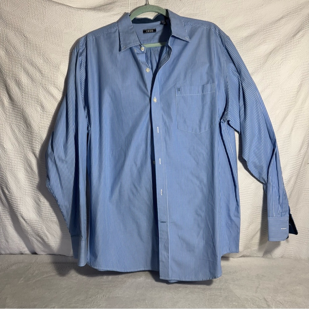 IZOD Men’s Button Down Blue and White‎ Striped Shirt Size Large